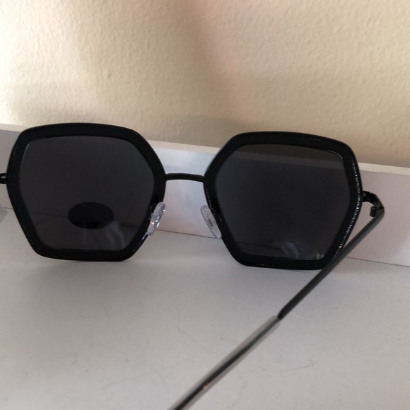 AJ MORGAN black hexagon sunglasses with glitter - Picture 8 of 11